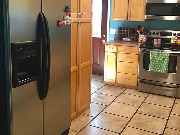 Stainless appliances remain