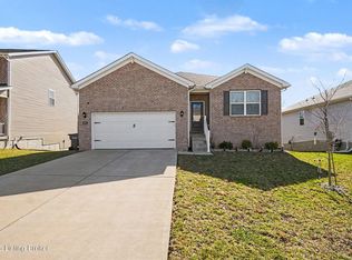 8034 Cedar Meadows Ln, Louisville, KY 40229