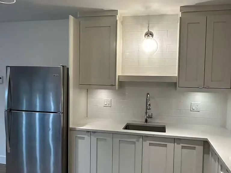 20562 46b Ave — Photo 1