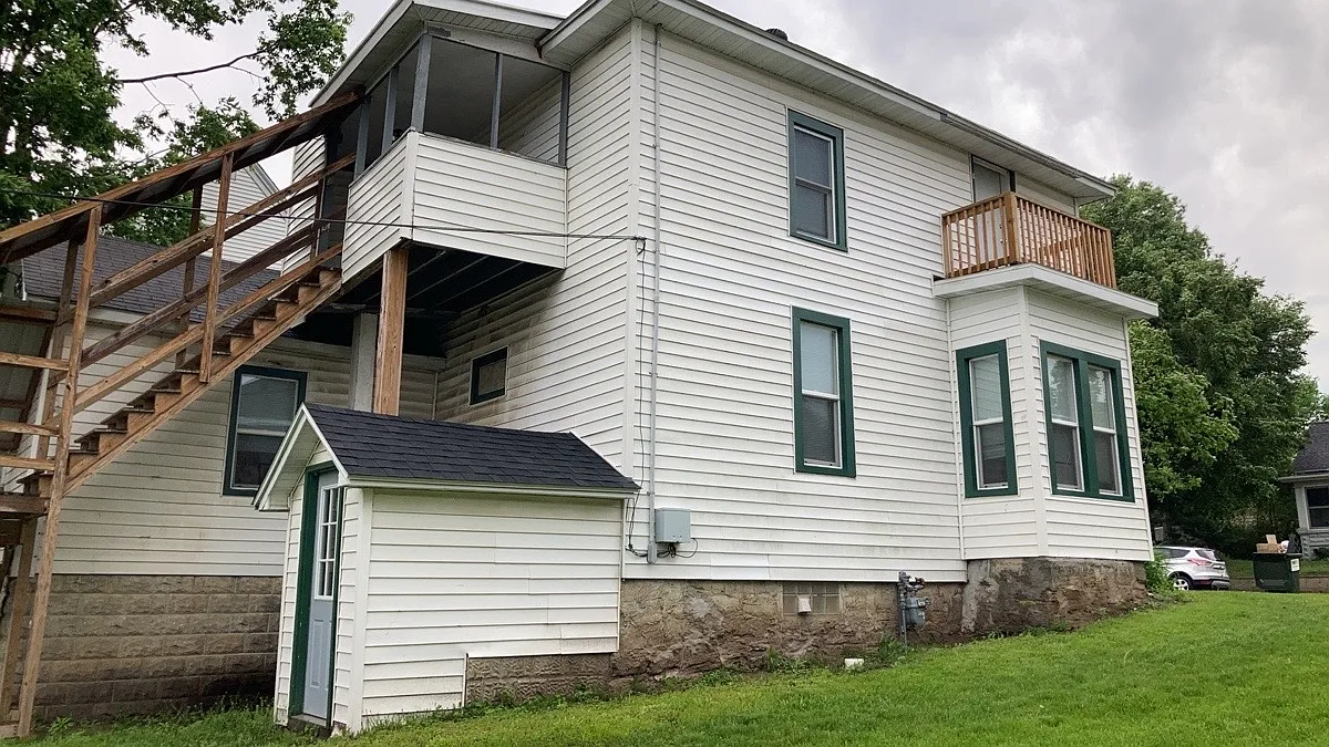 3 bed, $1,350 — Photo 2