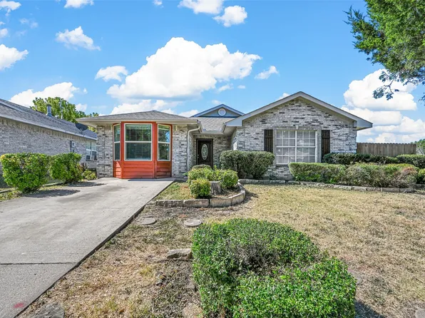 4540 Las Haciendas Dr, Dallas, TX 75211