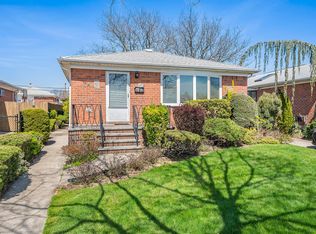 16051 24th Rd, Whitestone, NY 11357
