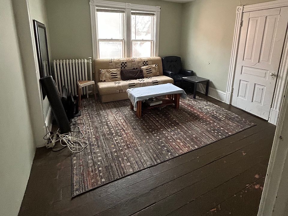 2nd image of 211 W Ohio St