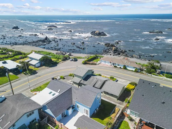 263 W 5th St, Crescent City, CA 95531