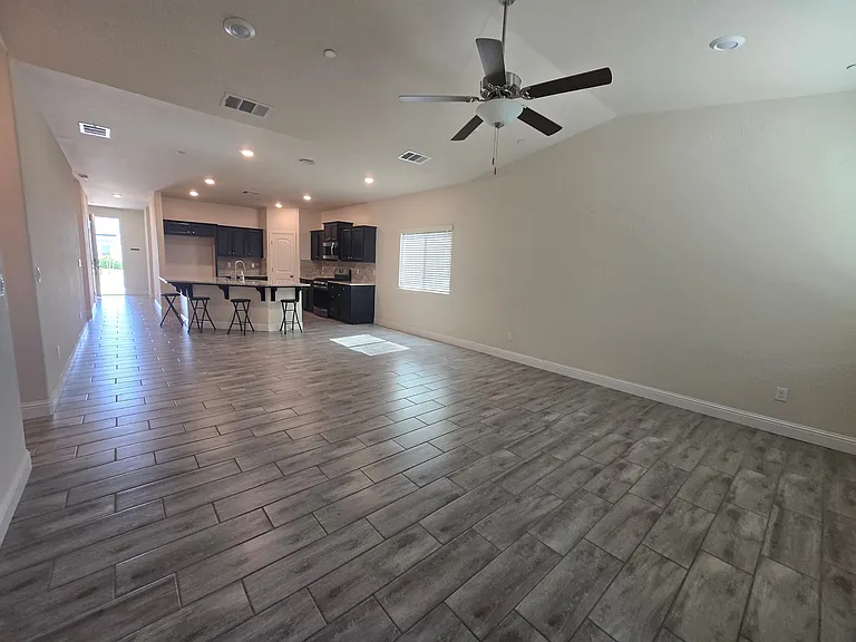 2430 W Mallard Ln — Photo 7