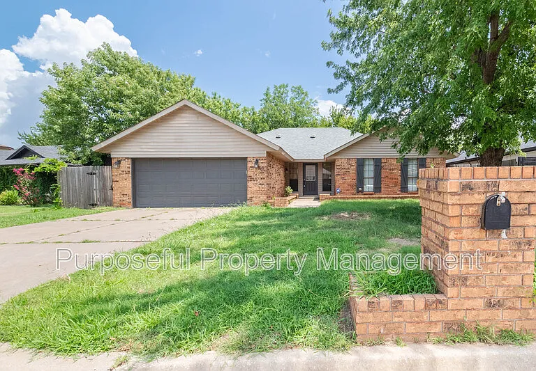 9204 Aaron Dr — Photo 2
