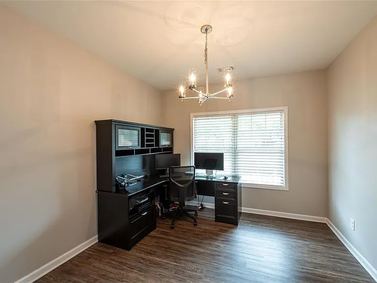 819 Ash St — Photo 11