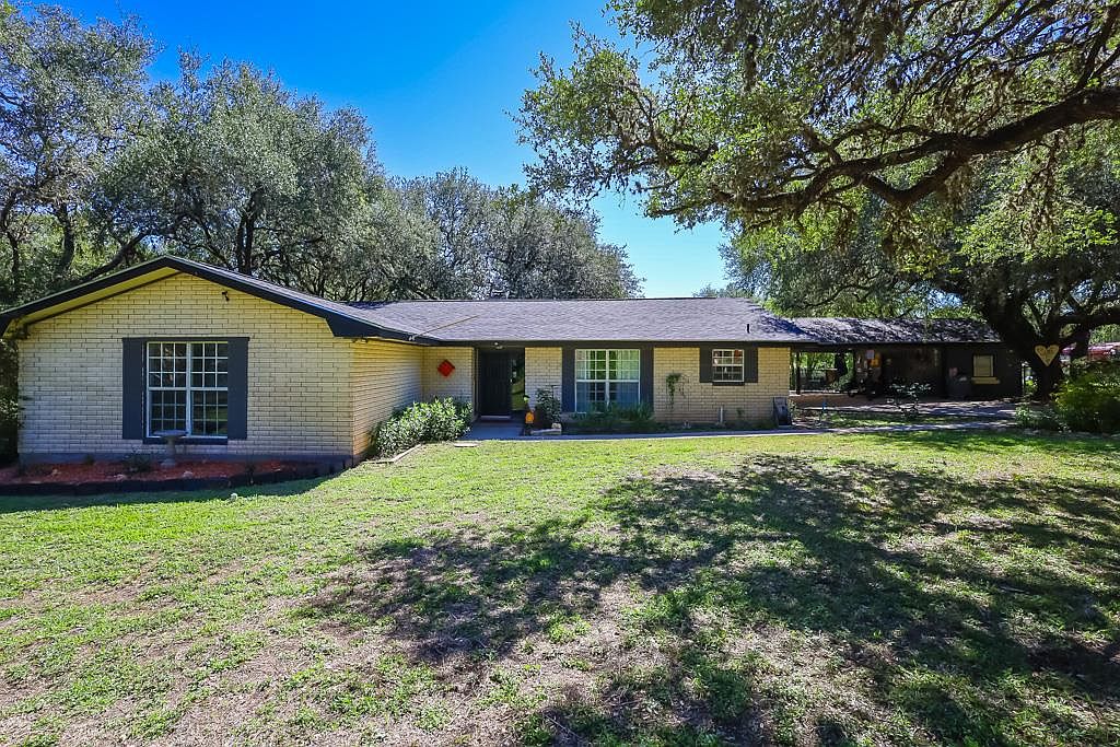 202 Oak Hill Dr, Beeville, TX 78102 Zillow