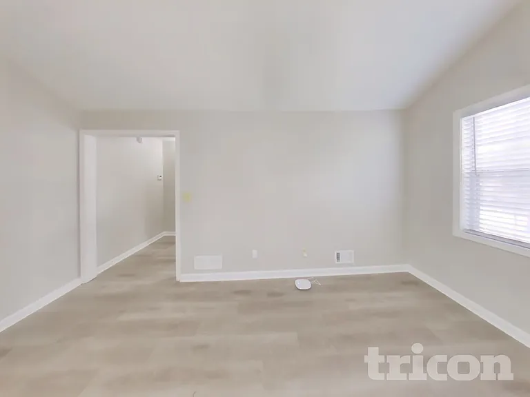 2407 Windridge Dr NE — Photo 4