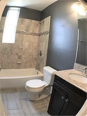 4th image of 1458 N Maplewood Ave APT 2