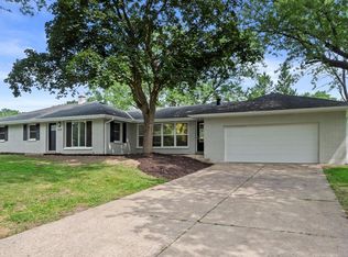 15730 W Pleasant Dr, New Berlin, WI 53151