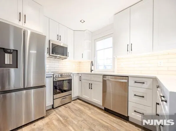 435 Jauncey Ave, Lyndhurst, NJ 07071