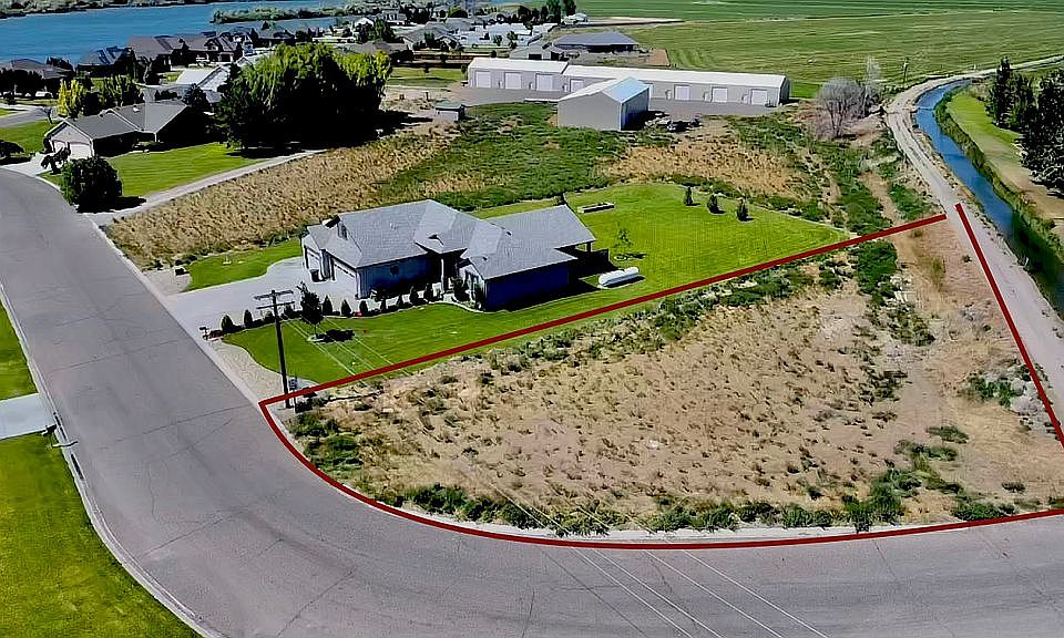 2nd image of 502 Heron Way