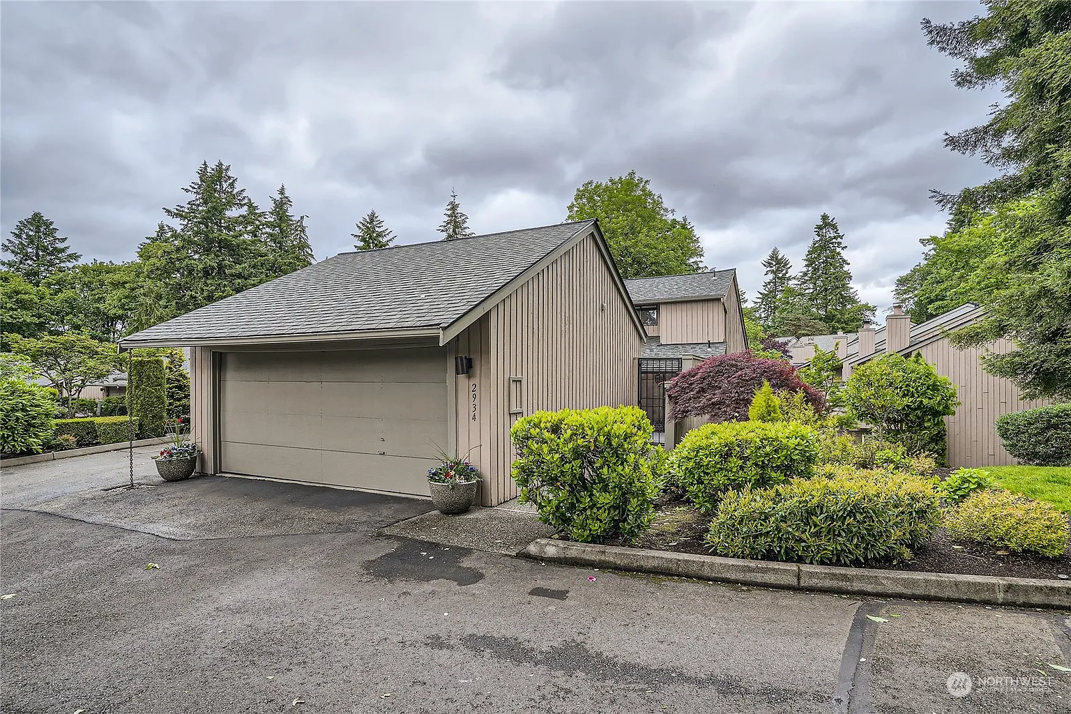 2934 Kennewick Place NE photo 1