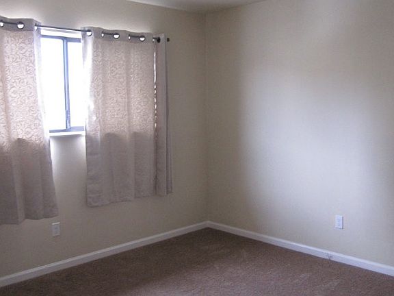 Bedroom 1 (facing Jackson St)