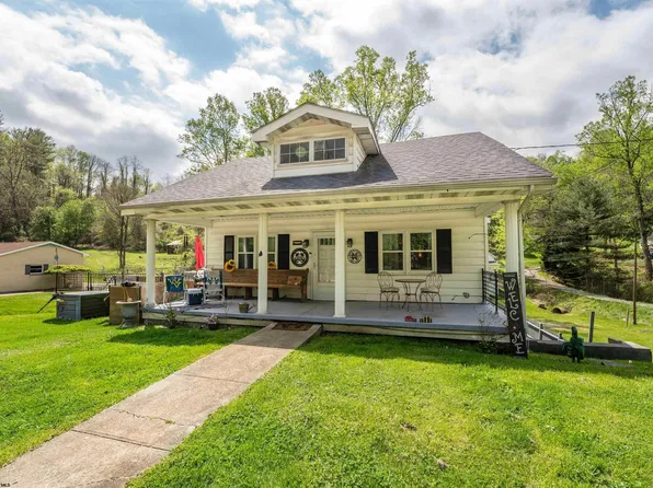 688 E Grafton Rd, Fairmont, WV 26554