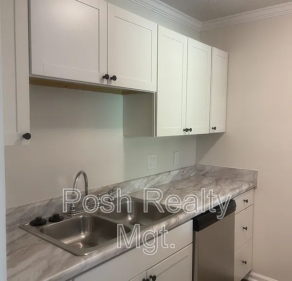 502 Mystic Dr #B — Photo 1