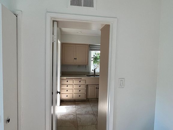 5th image of 308 E Avenida De Los Arboles
