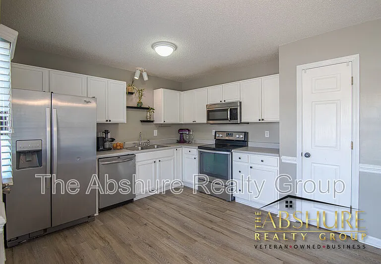 7604 Lilly Pond Ln — Photo 4