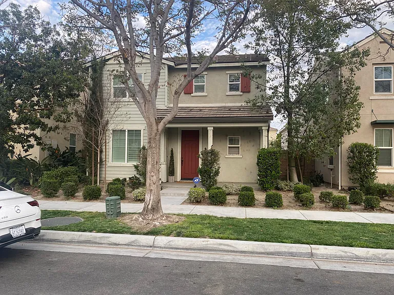 3217 S Hampton Way — Photo 1