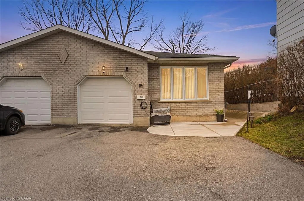19B Dundas St W photo 1