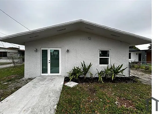 1 bed, 200 sqft, $900 — Photo 3