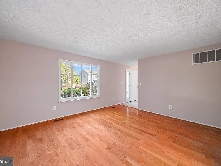 1103 Burwick Dr — Photo 30