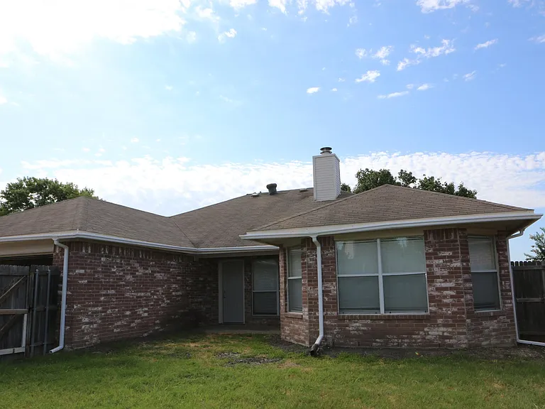 7305 Maplewood Dr — Photo 5