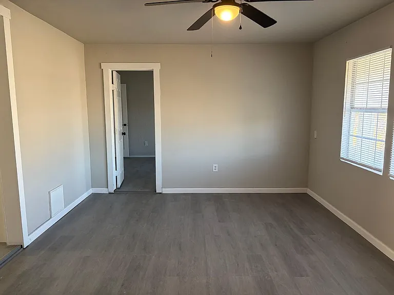 5406 Lyndhurst Dr — Photo 7