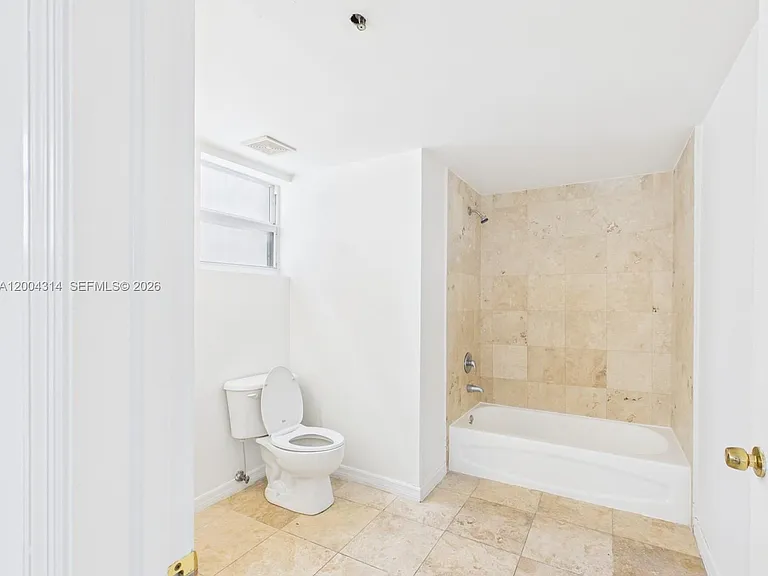 425 NE 30th St #604 — Photo 18