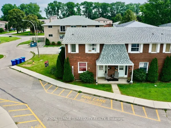 10 Orchard Pl, Chatham Kent, ON N7M 1A6
