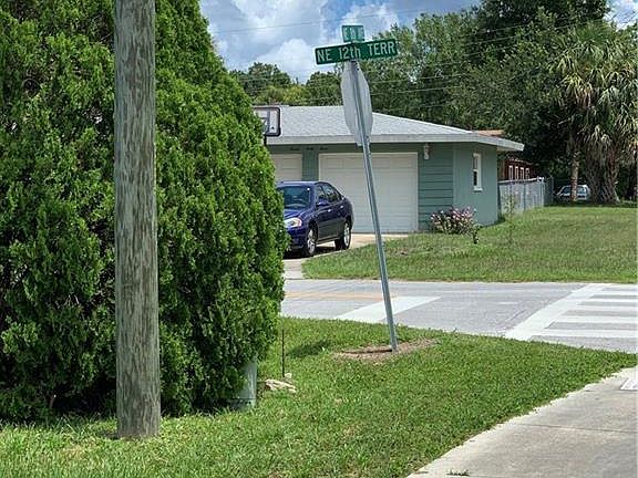 4th image of 1220 NE 8th Ave