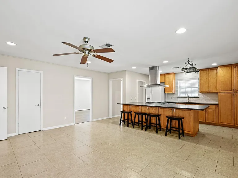 8729 Dunlap St — Photo 5