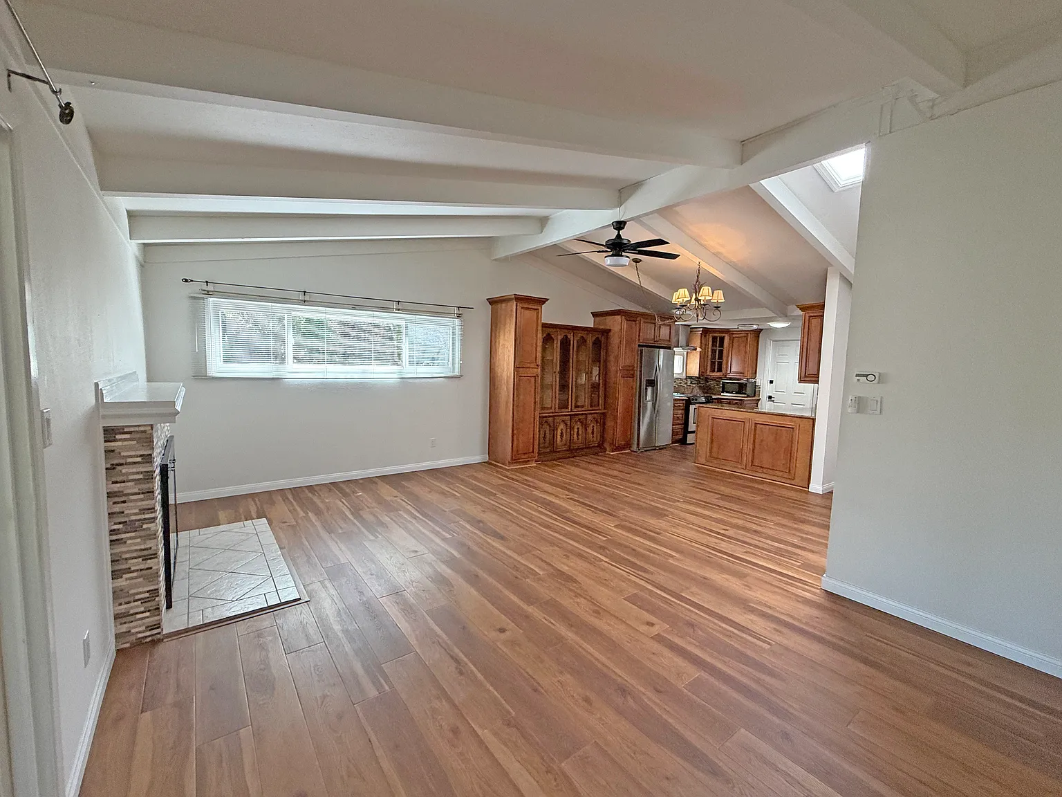 3 bed, 1654 sqft, $5,200 — Photo 3