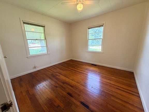4th image of 105 Highland Heights Dr