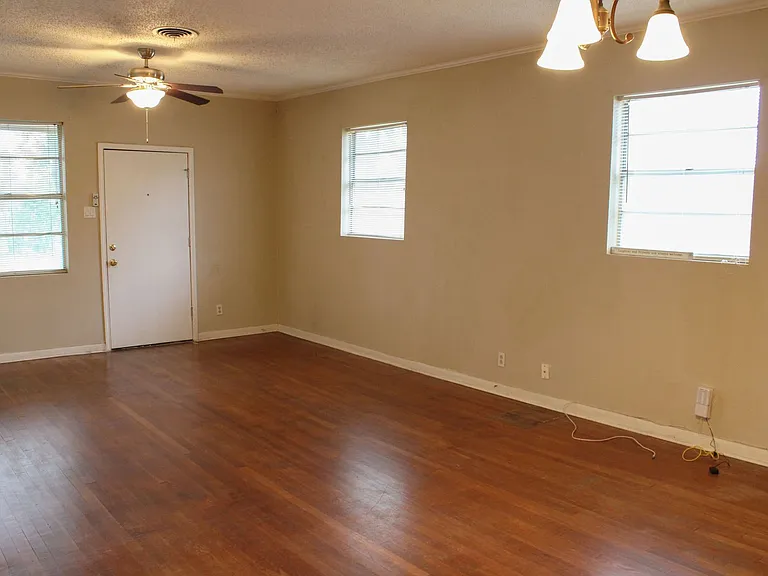 3901 N New Braunfels Ave — Photo 8