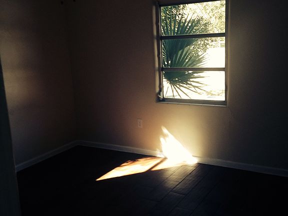 2nd image of 1001 S Elm Ave APT B