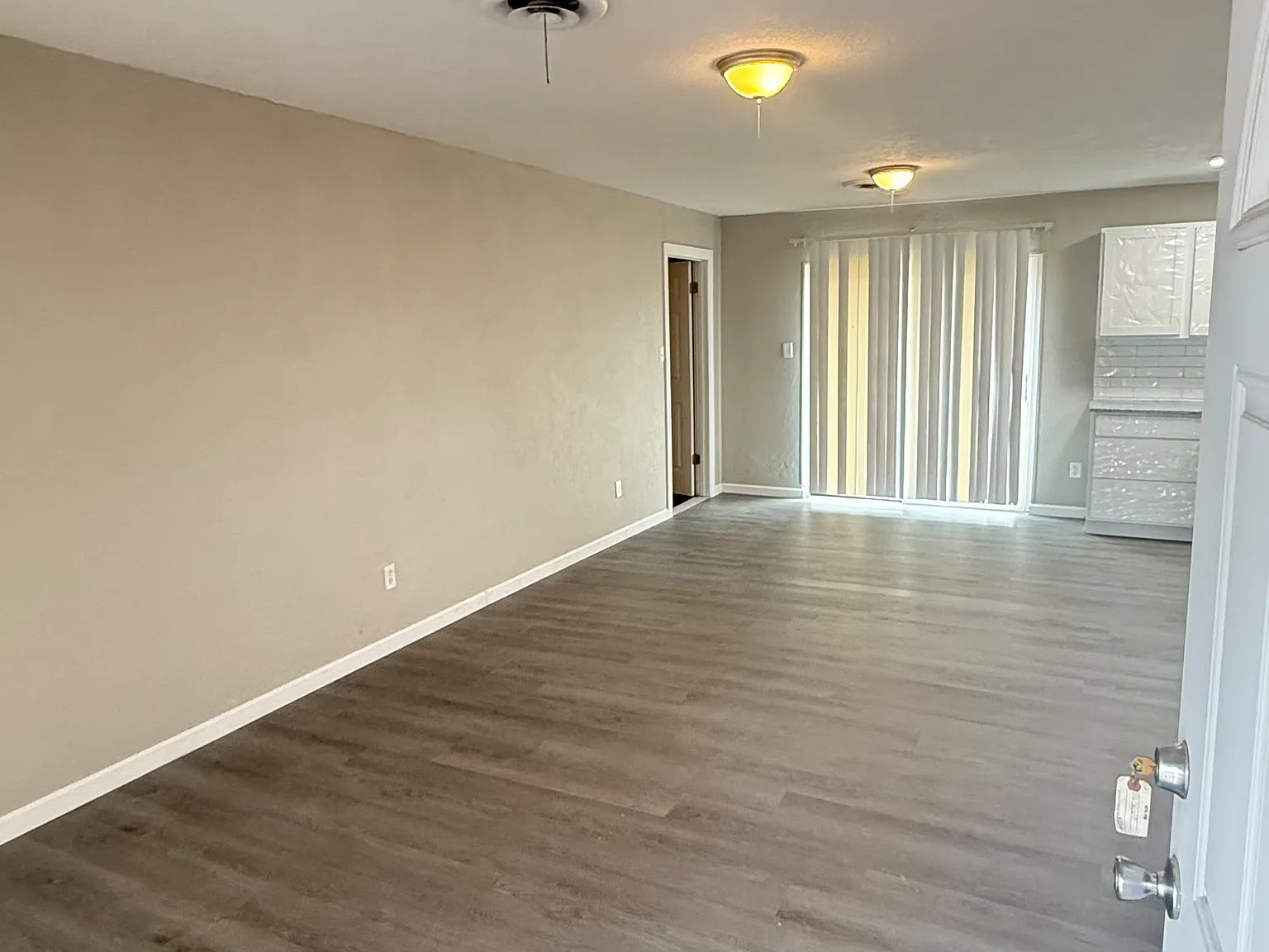 4 bed, 1200 sqft, $1,200 — Photo 3