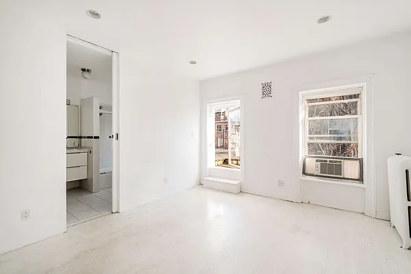 Rented by Compass | media 13