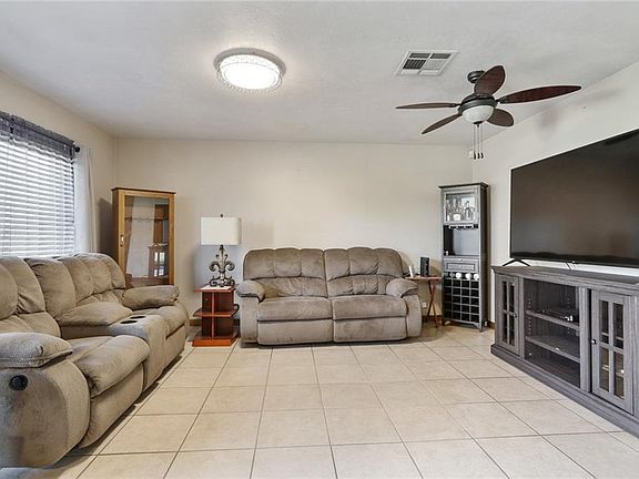 2nd image of 525 Grovewood Dr