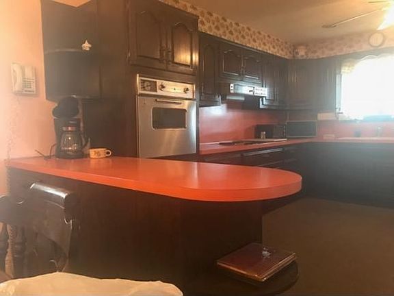 3rd image of 72 Pearl Ave