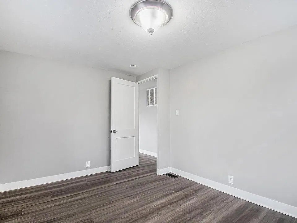 1534 E Bowman St — Photo 2