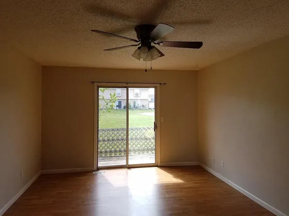 512 S Sunrise Dr, Raymore, MO 64083