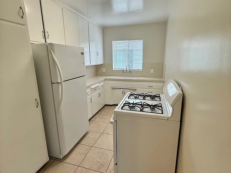 1030 E Carson St #F — Photo 2