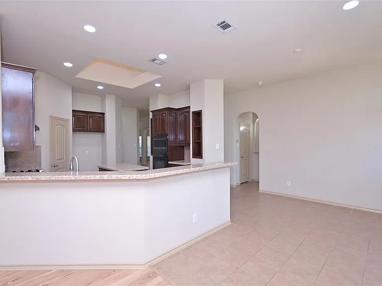 Wrap around Kitchen Breakfast Bar