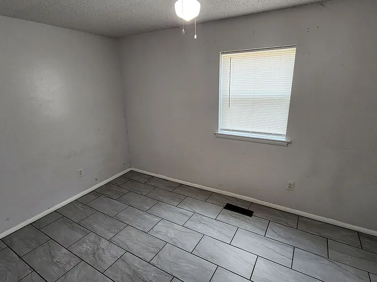301 N University Dr #7 — Photo 17