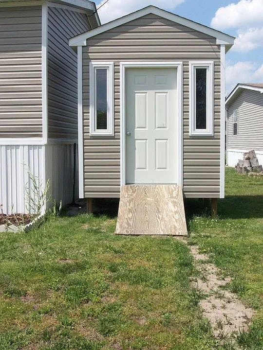 Shed to the right side of home.