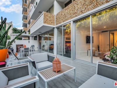 8787 Shoreham Dr APT 103, West Hollywood, CA, 90069