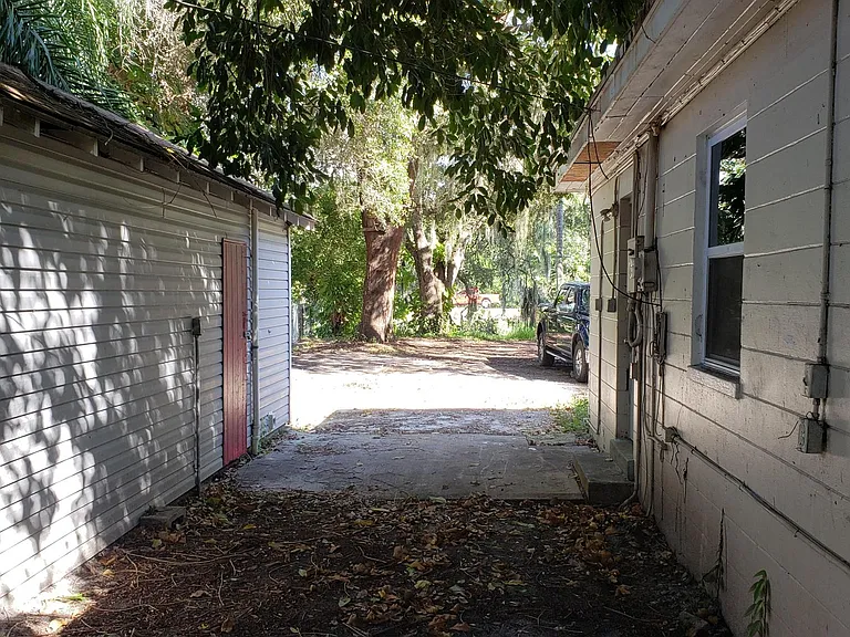 Crescent Lake Dr — Photo 16