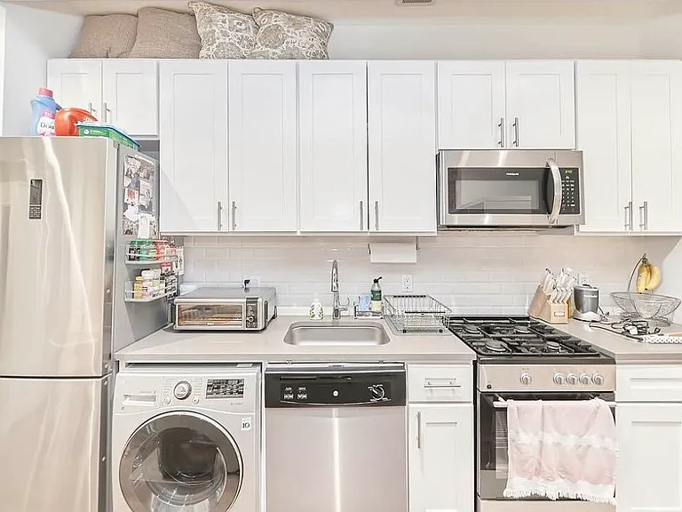 435 E 12th St #3 — Photo 3
